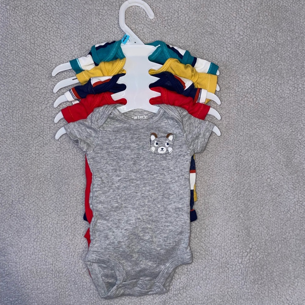 CARTERS 5 PACK BODYSUITS.